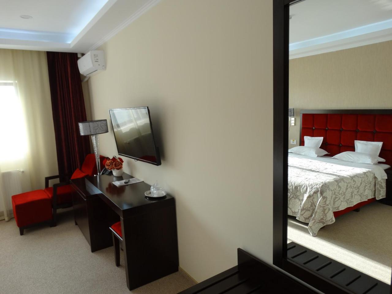 Hotel Terra Iasi Valea Lupului  Exterior photo